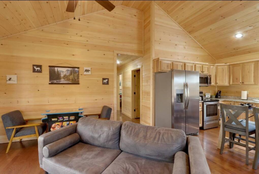 New Serene, Fun & Comfy Cabin- Covered Deck, Grill, Arcade 墨菲 外观 照片