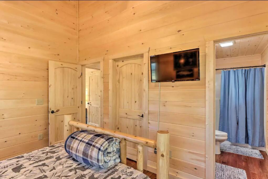 New Serene, Fun & Comfy Cabin- Covered Deck, Grill, Arcade 墨菲 外观 照片