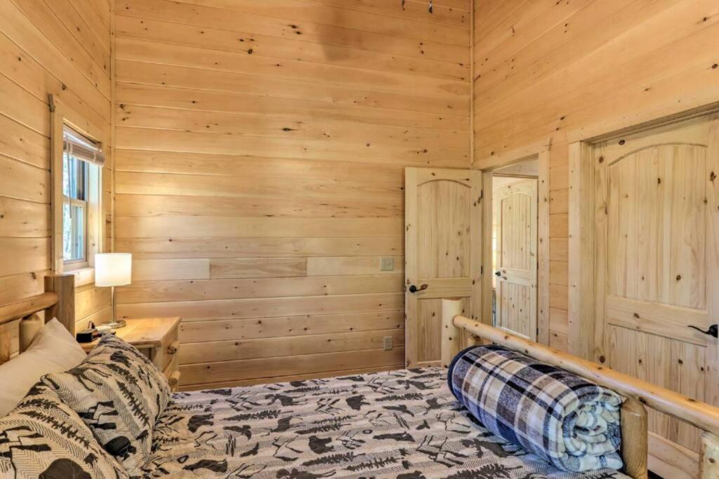 New Serene, Fun & Comfy Cabin- Covered Deck, Grill, Arcade 墨菲 外观 照片