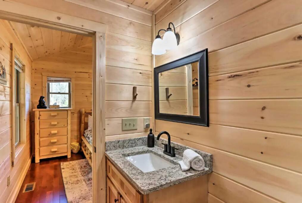 New Serene, Fun & Comfy Cabin- Covered Deck, Grill, Arcade 墨菲 外观 照片